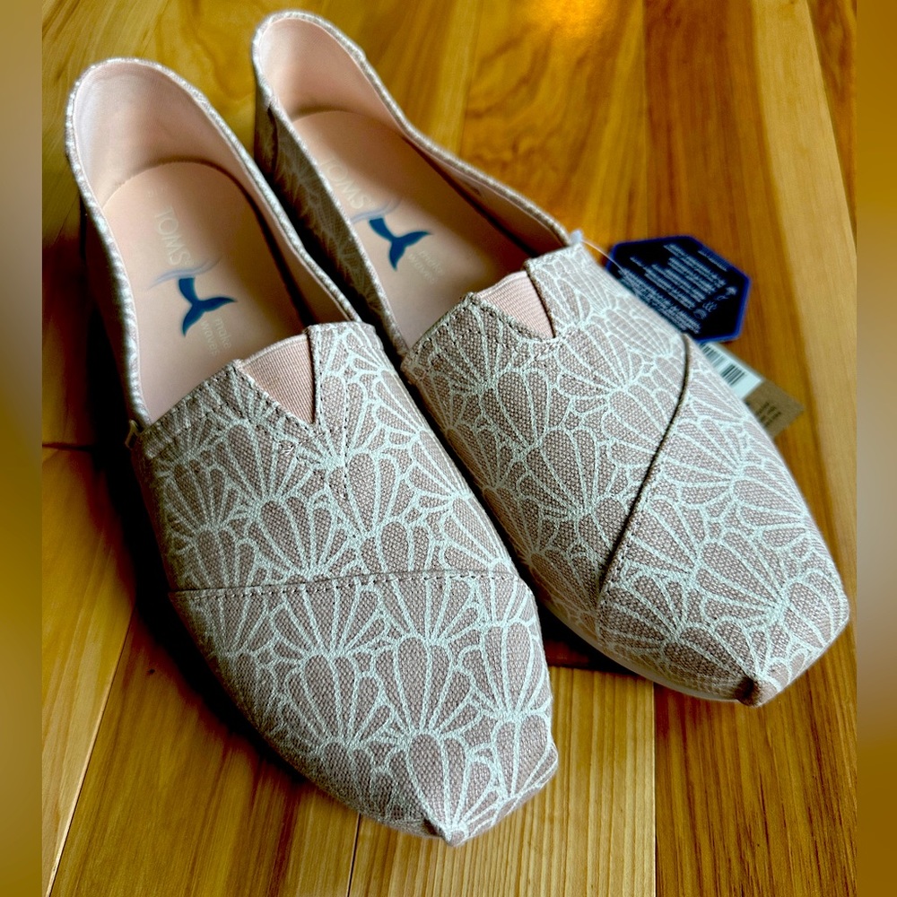 TOM’S womens size 10 Alpargata shoes, new with tags